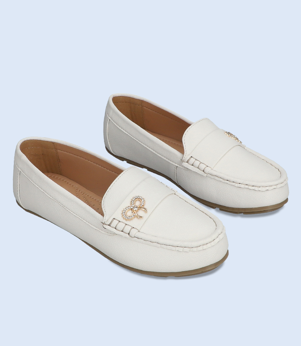 BW8882 WHITE Women Comfort Moccasins Borjan