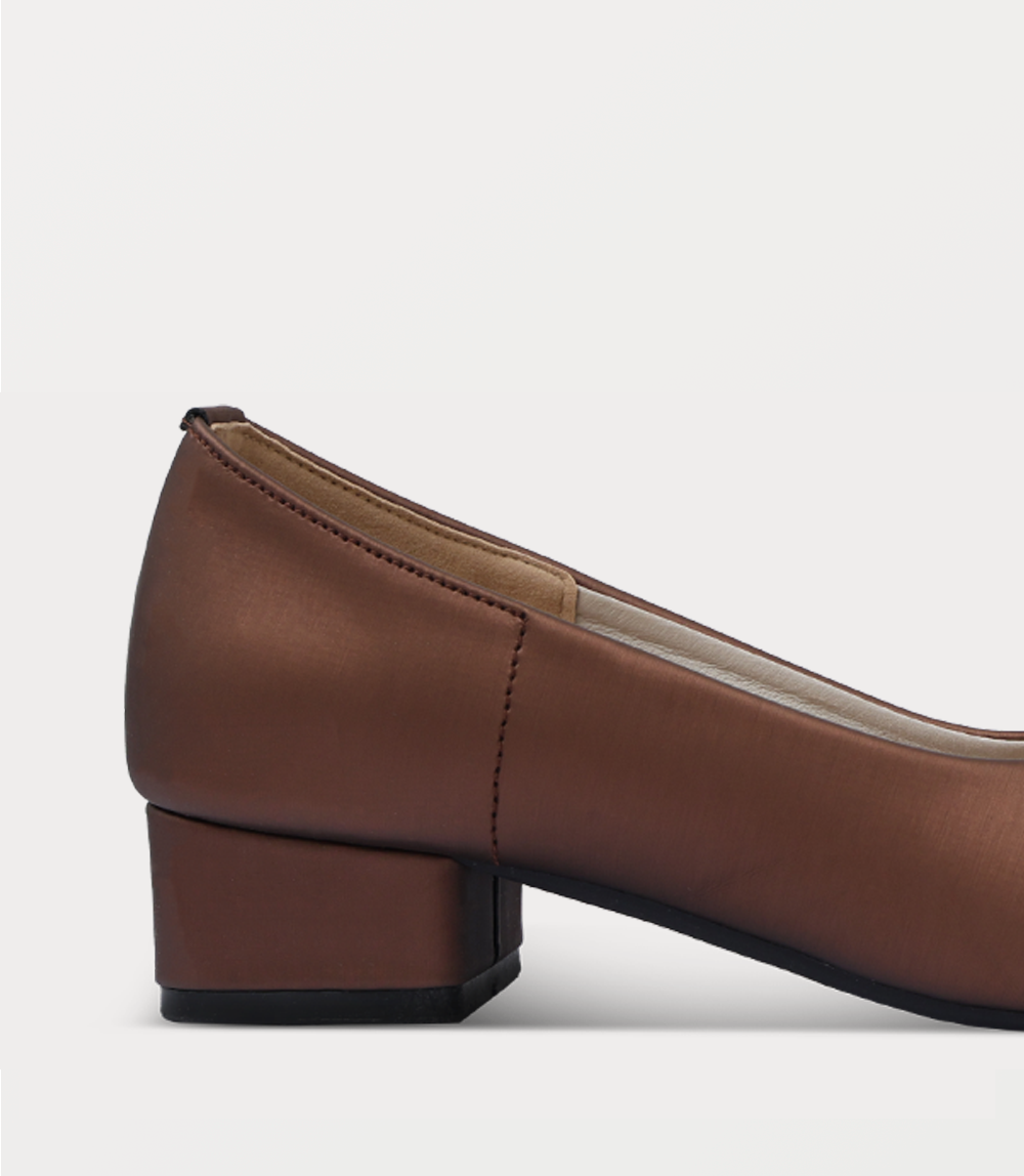 Women Court Shoes-BROWN